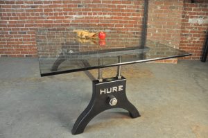 Black and Chrome Hure