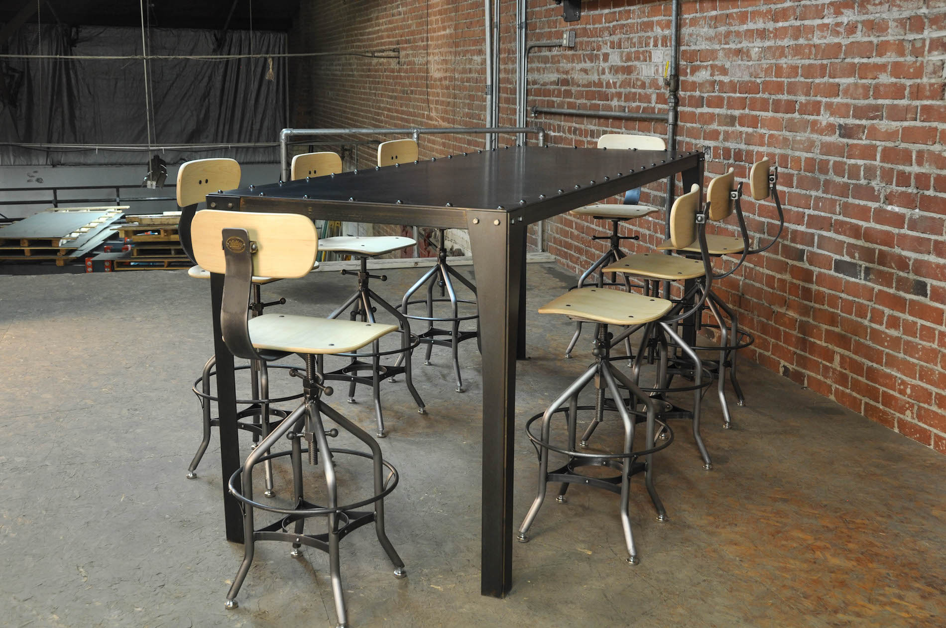 Simple Metal Table - Image 3