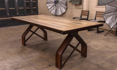 Rouille Table