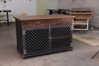 No TV Ellis sideview