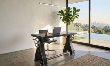 Small Hure Crank Desk